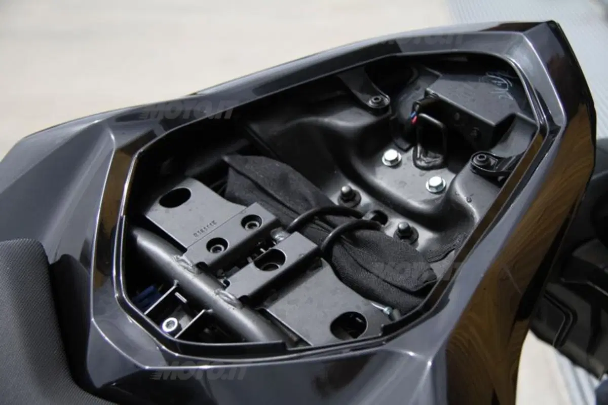 Kawasaki Z800e ABS (39)