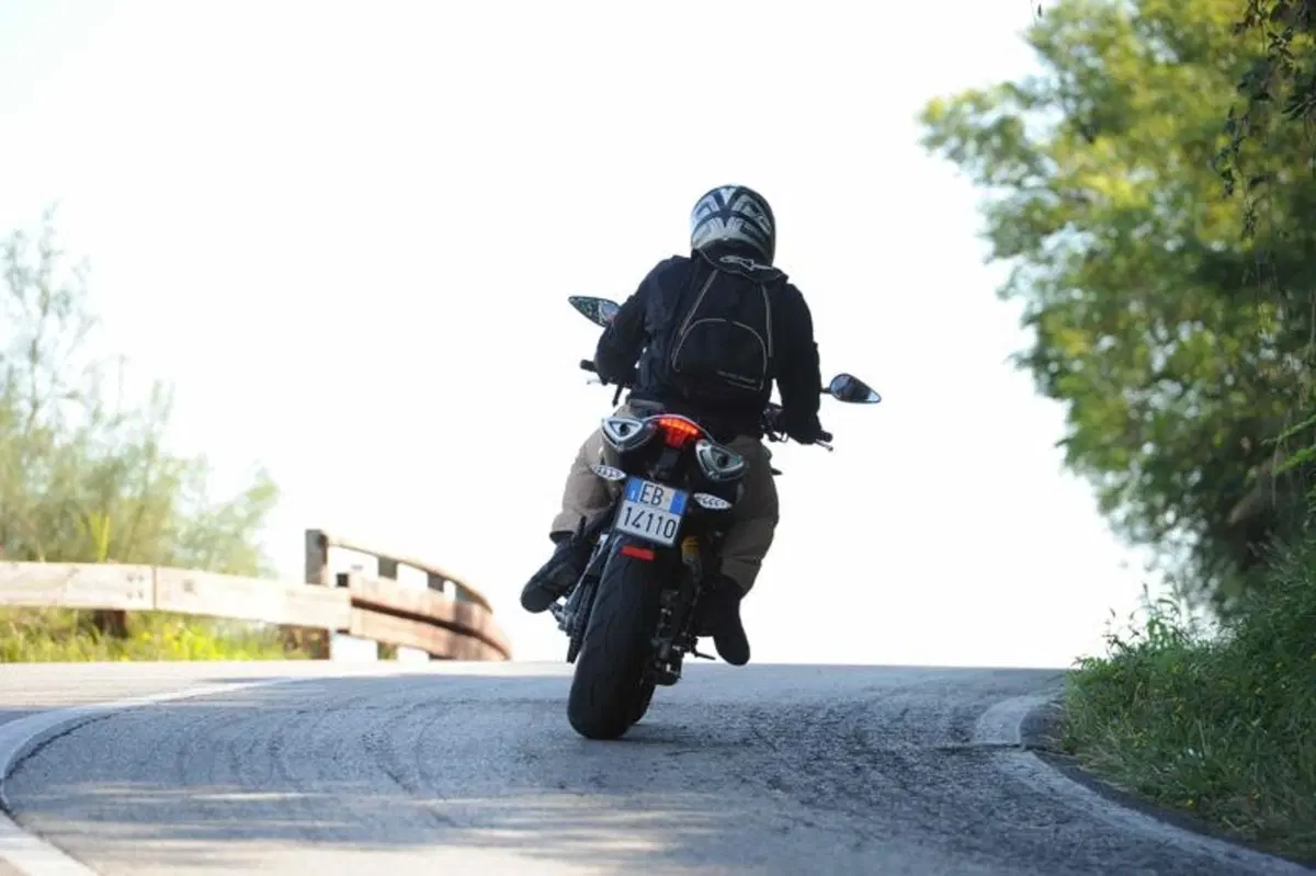 Benelli BN 600R   (2)