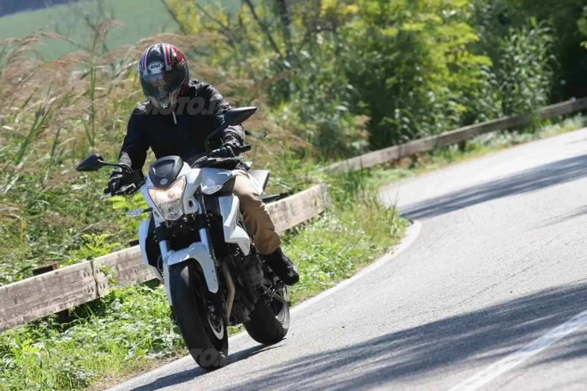 Benelli BN 600R   (3)