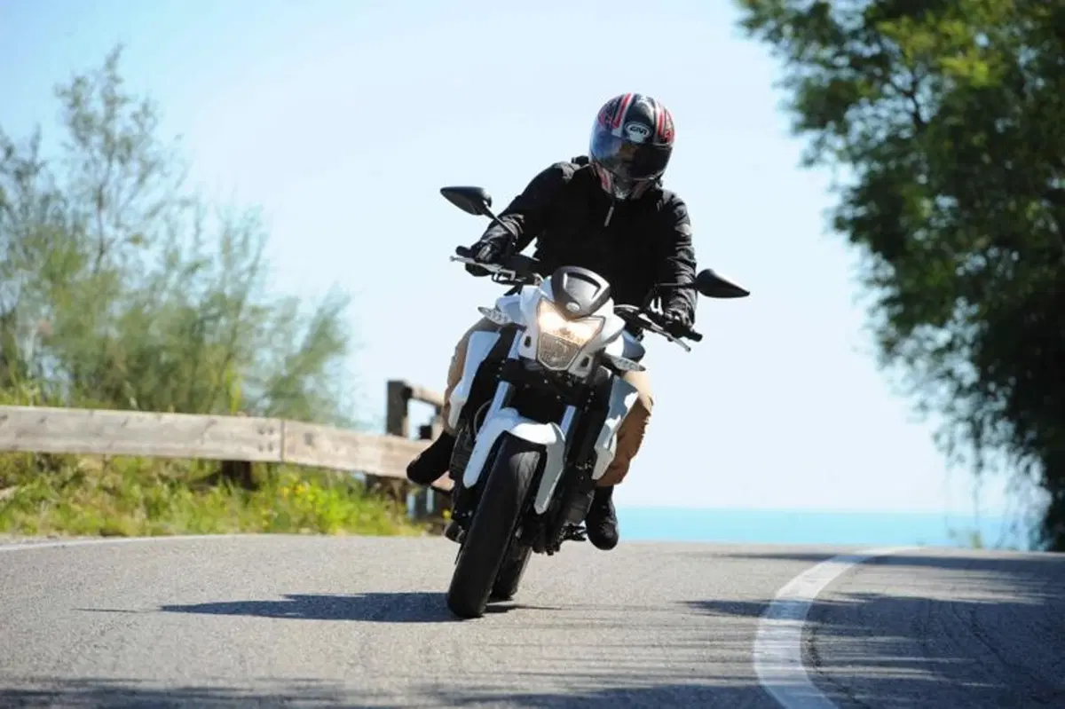 Benelli BN 600R   (4)