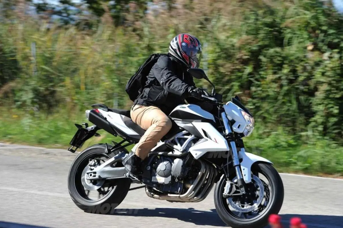 Benelli BN 600R   (5)