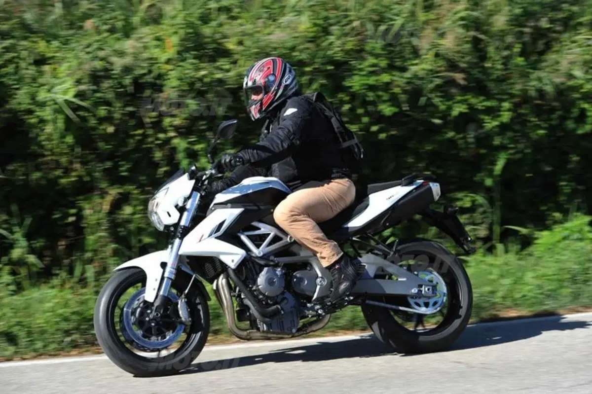 Benelli BN 600R   (6)