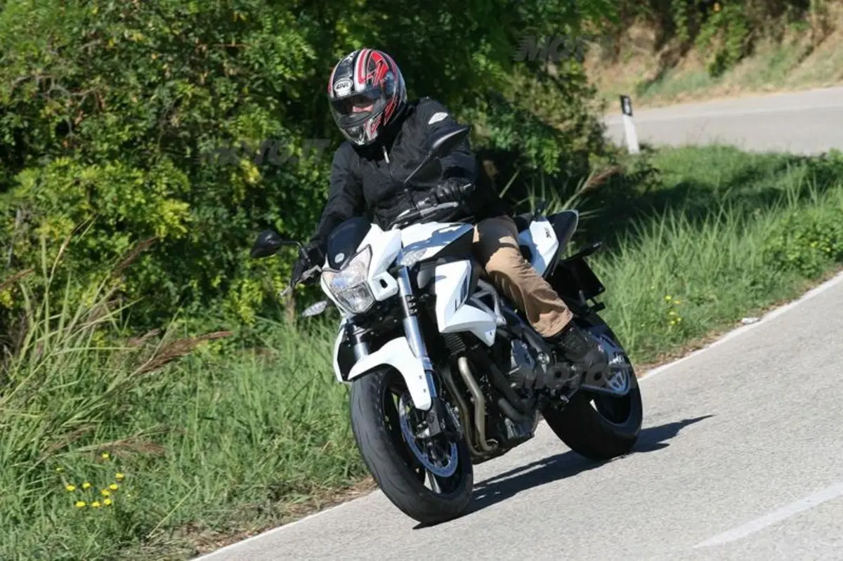 Benelli BN 600R   (7)