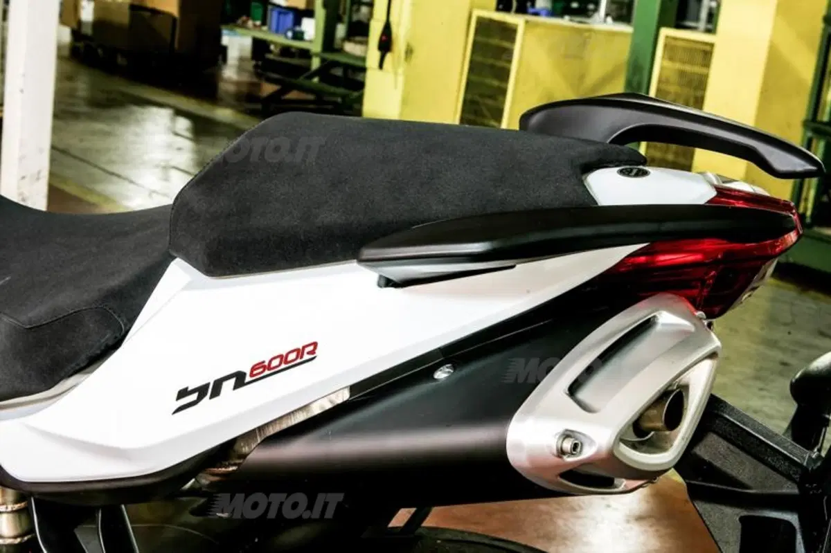 Benelli BN 600R   (12)