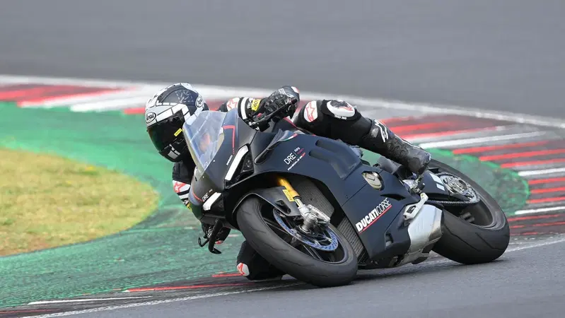 Ducati Panigale V4SP TEST: Il meglio dei tre mondi
