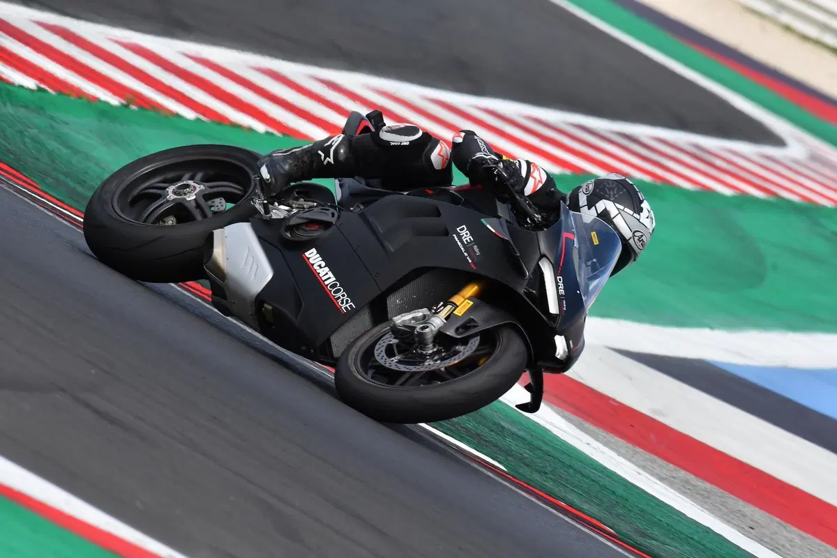 Ducati Panigale V4SP TEST: Il meglio dei tre mondi (2)