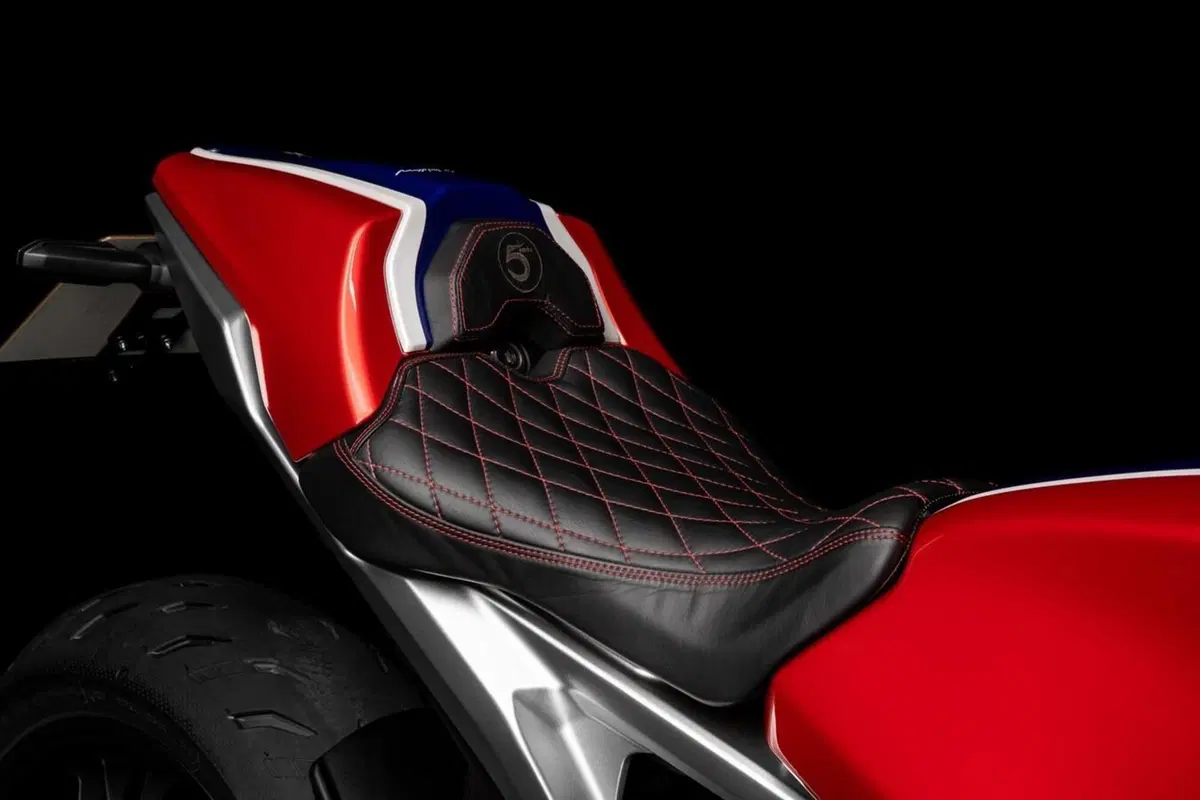 Honda CB1000 “5Four”. Svelata la serie speciale inglese (8)