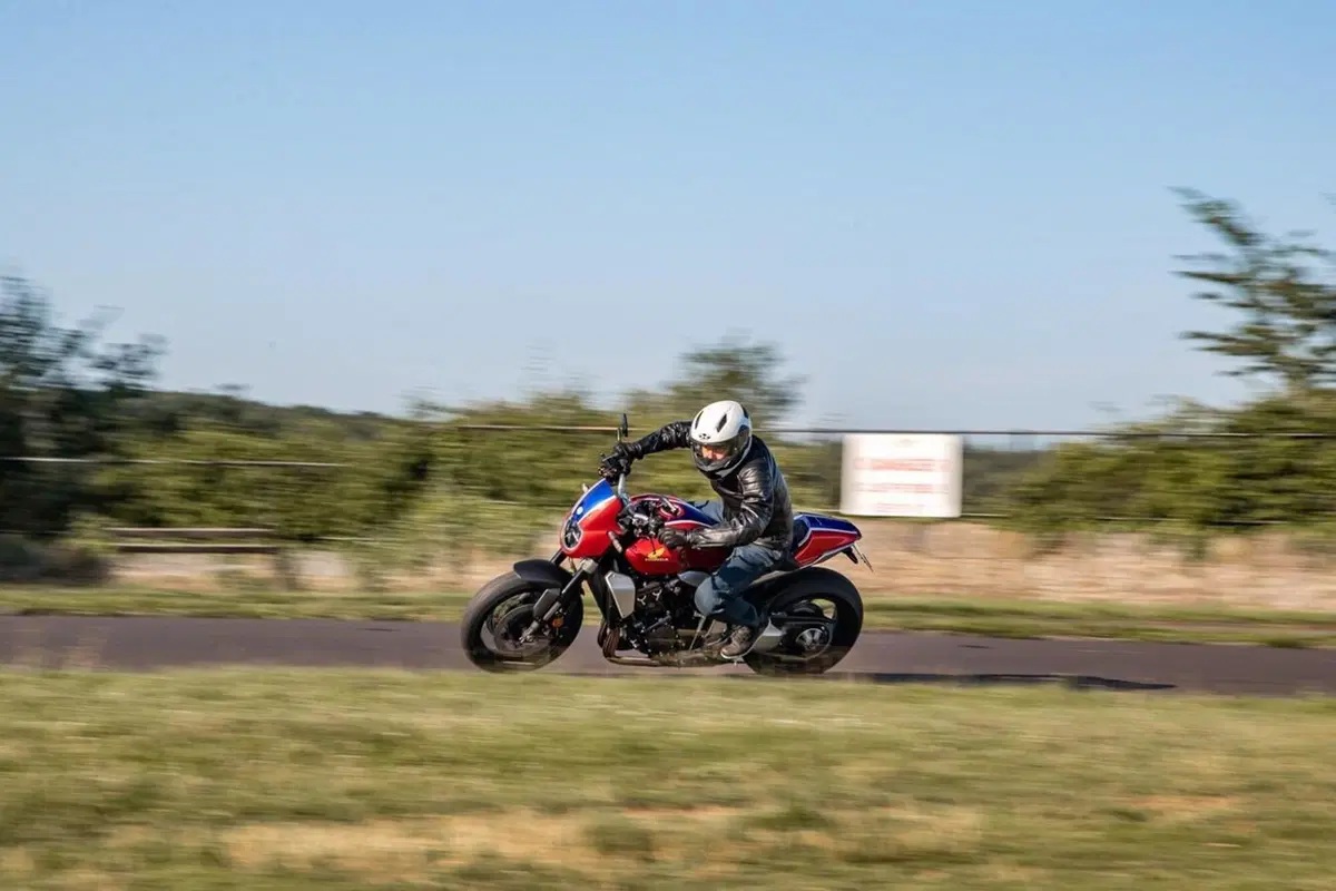 Honda CB1000 “5Four”. Svelata la serie speciale inglese (18)