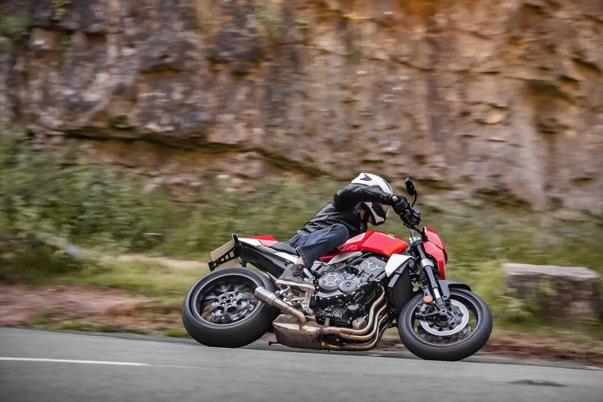 Honda CB1000 “5Four”. Svelata la serie speciale inglese (15)