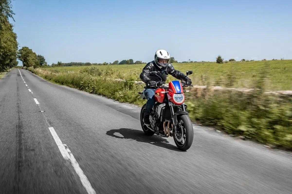 Honda CB1000 “5Four”. Svelata la serie speciale inglese (34)