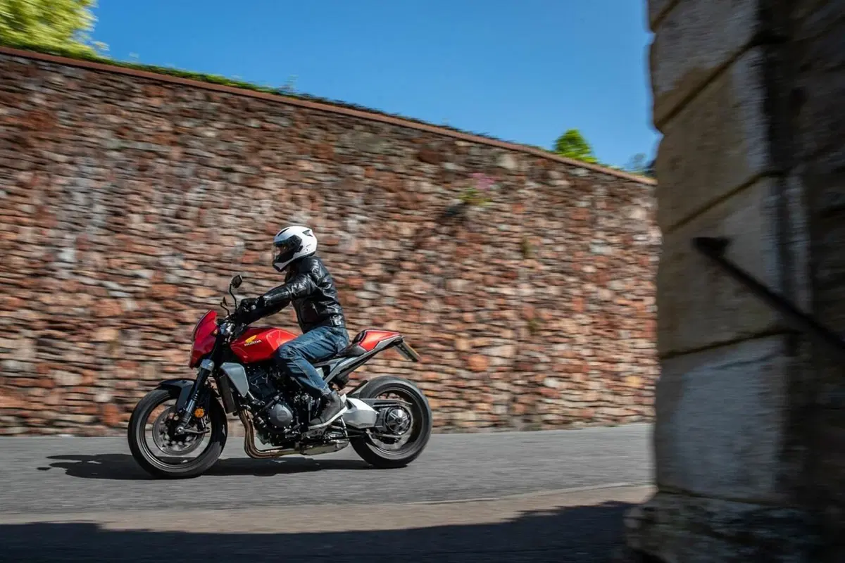 Honda CB1000 “5Four”. Svelata la serie speciale inglese (35)