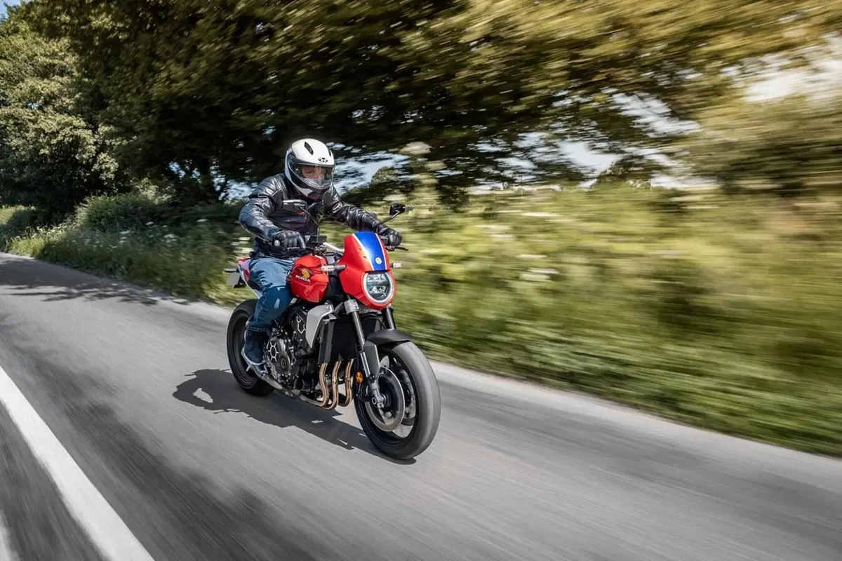 Honda CB1000 “5Four”. Svelata la serie speciale inglese (37)