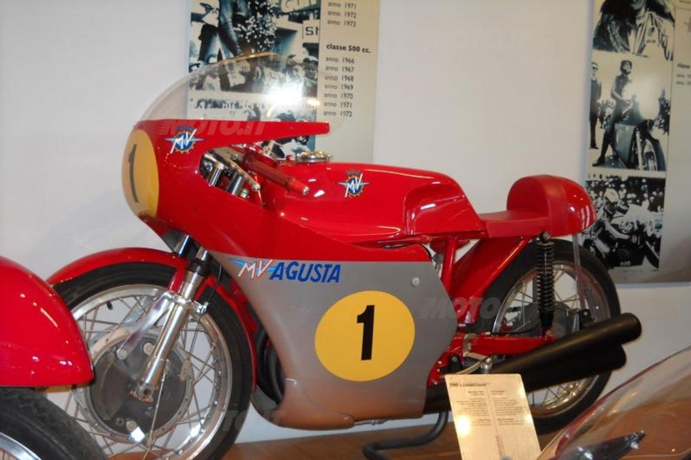 la MV ha vinto fior di campionati mondiali con i suoi fantastici motori a tre cilindri di 350 e 500 cm3 tra la metà degli anni Sessanta e i primi anni Settanta
