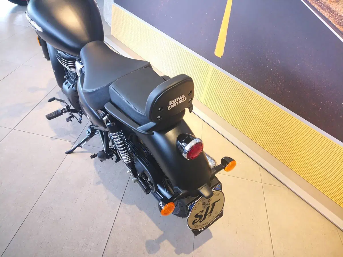 Royal Enfield Meteor 350 (2021 - 26) (13)