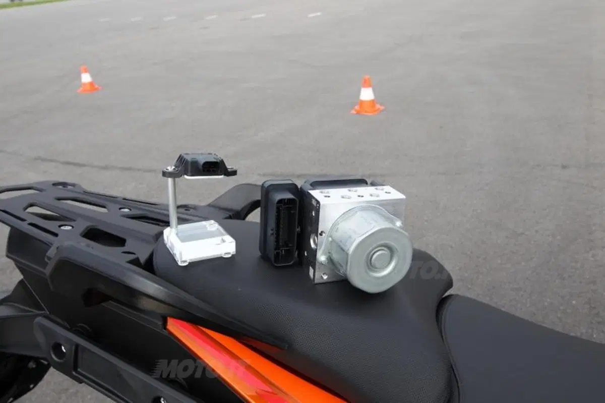 KTM 1190 Adventure con Bosch MSC, la nostra prova su strada (8)