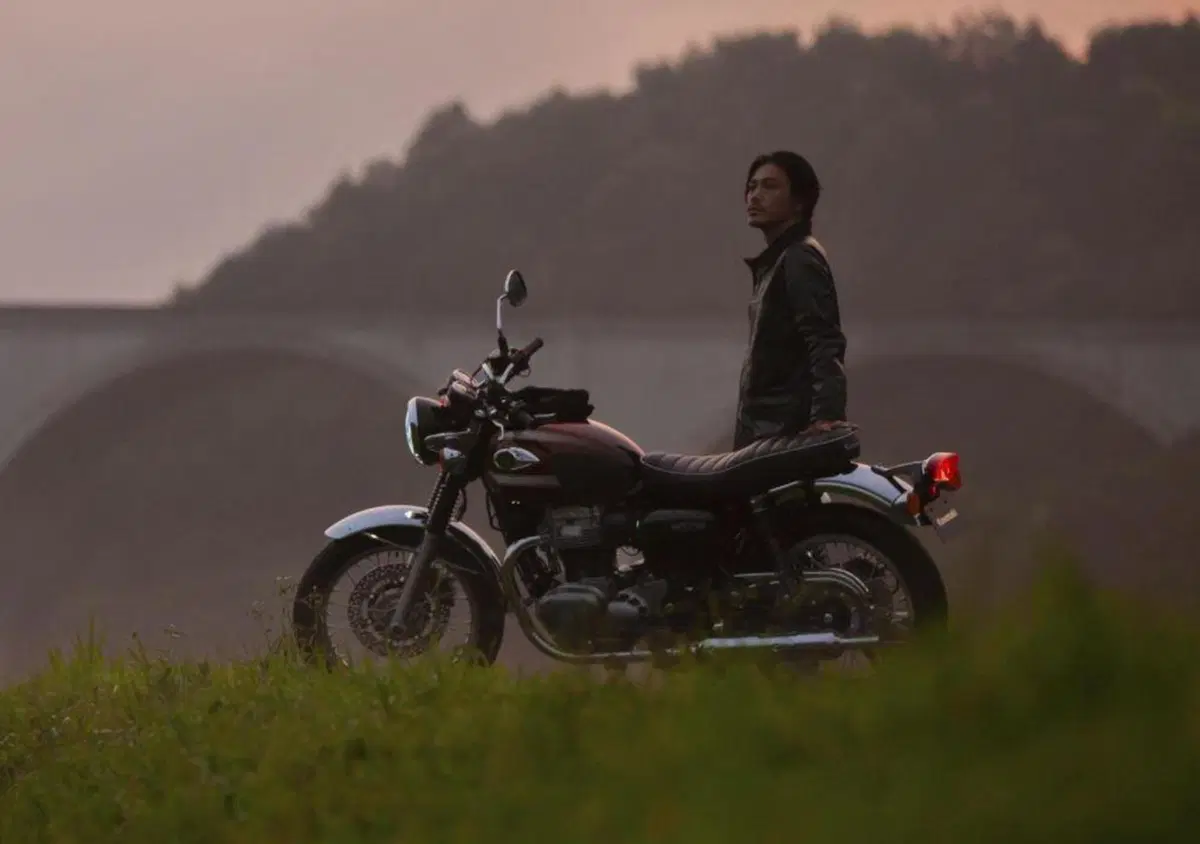 Kawasaki W800, ecco la versione 2022 (10)