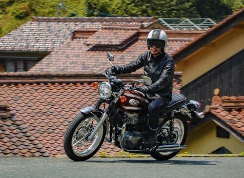 Kawasaki W800, ecco la versione 2022 (4)