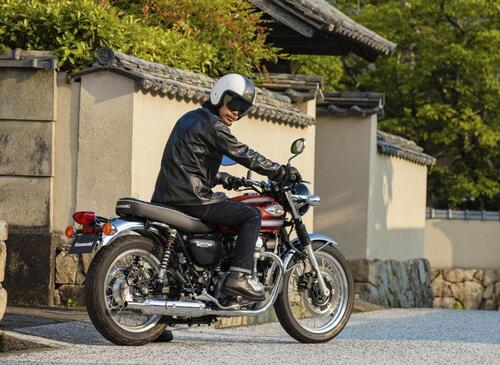 Kawasaki W800, ecco la versione 2022 (5)