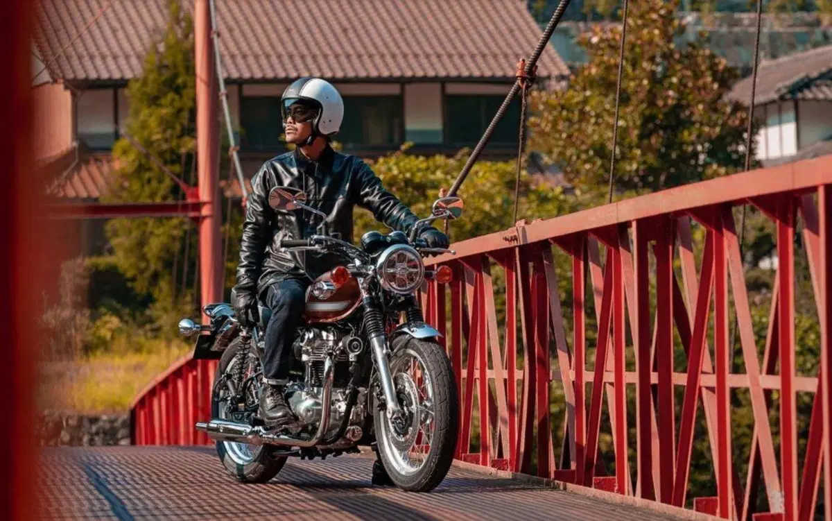 Kawasaki W800, ecco la versione 2022 (9)