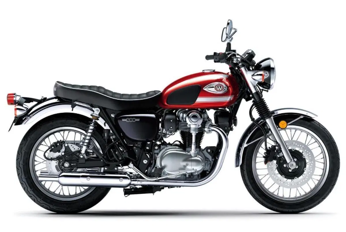 Kawasaki W800, ecco la versione 2022 (3)