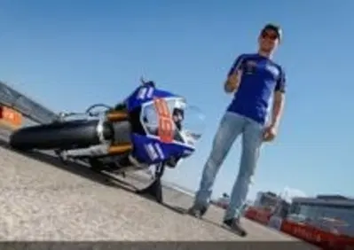 Quanto piega una MotoGP?