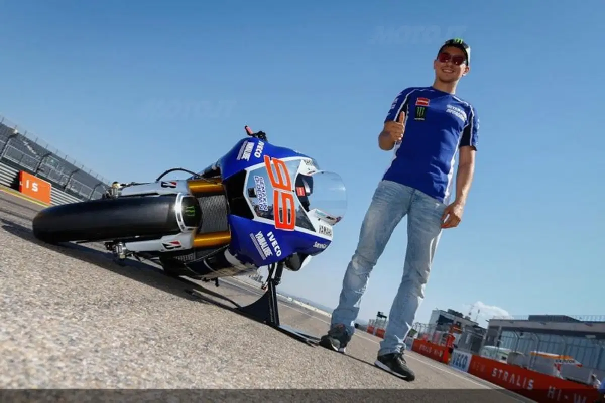Quanto piega una MotoGP?