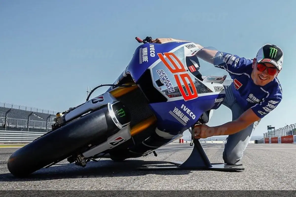 Quanto piega una MotoGP? (3)
