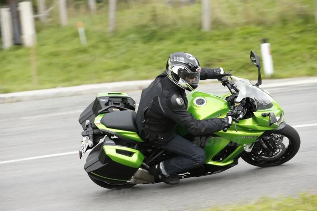 Kawasaki Z1000SX ABS (4)