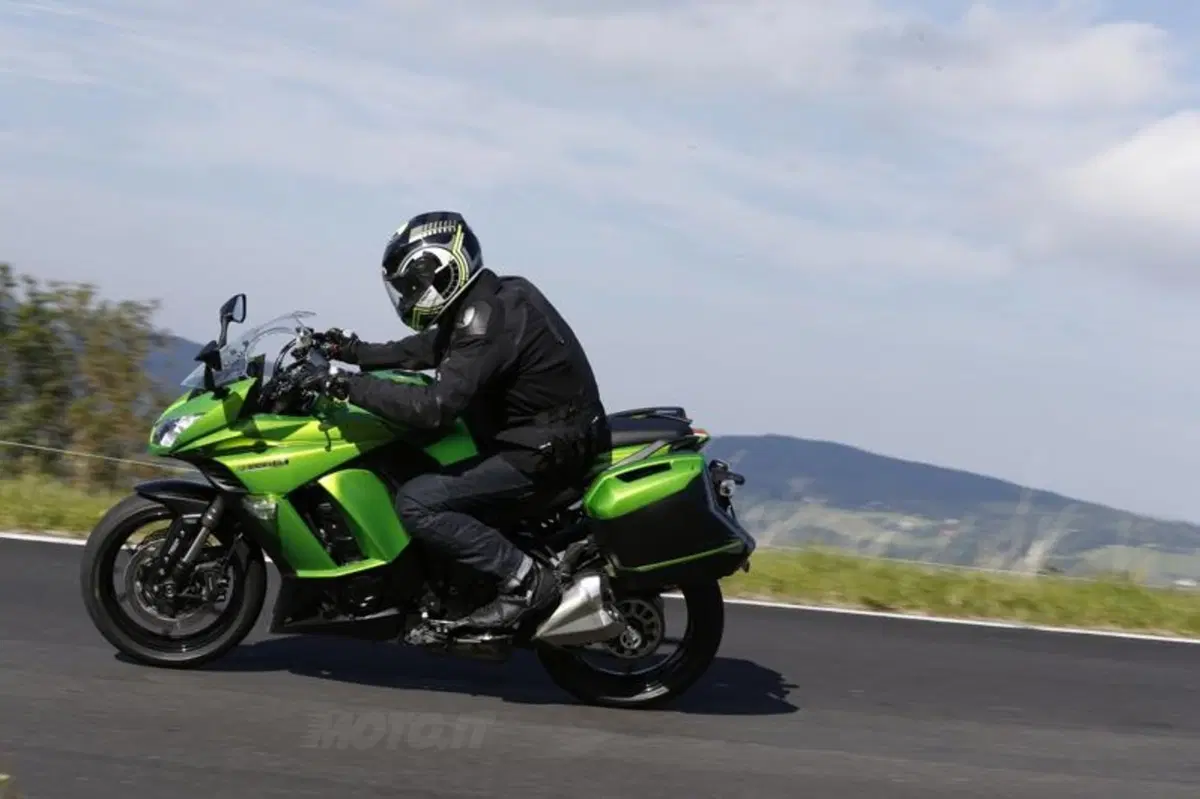 Kawasaki Z1000SX ABS (6)