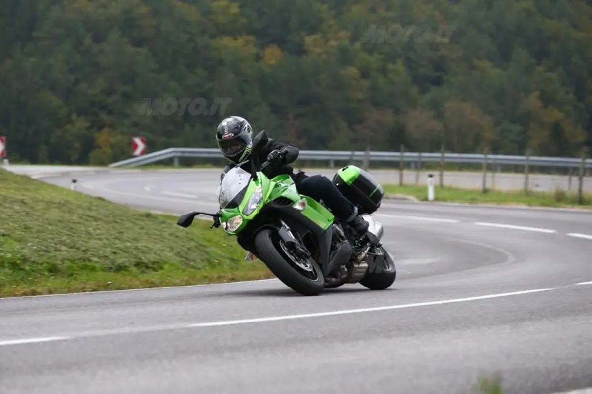 Kawasaki Z1000SX ABS (7)