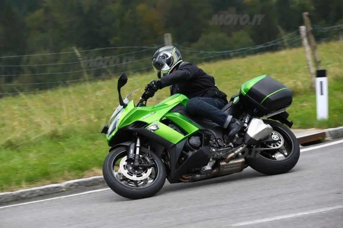 Kawasaki Z1000SX ABS (8)