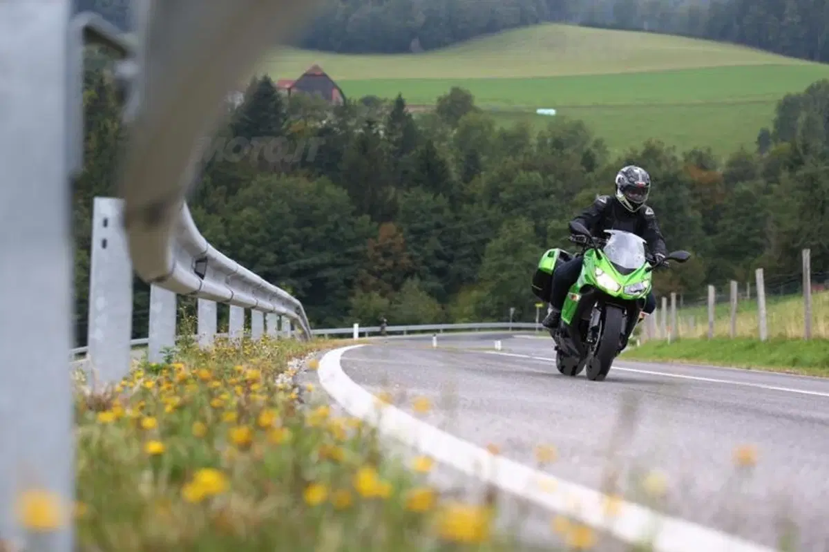 Kawasaki Z1000SX ABS (10)
