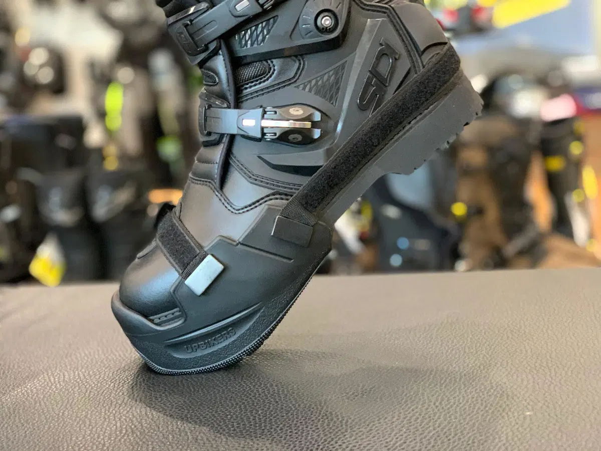 UpBikers: fino a 4 centimetri di "aiuto" per appoggiare i piedi a terra (3)