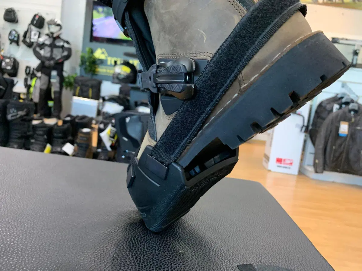 UpBikers: fino a 4 centimetri di "aiuto" per appoggiare i piedi a terra (2)