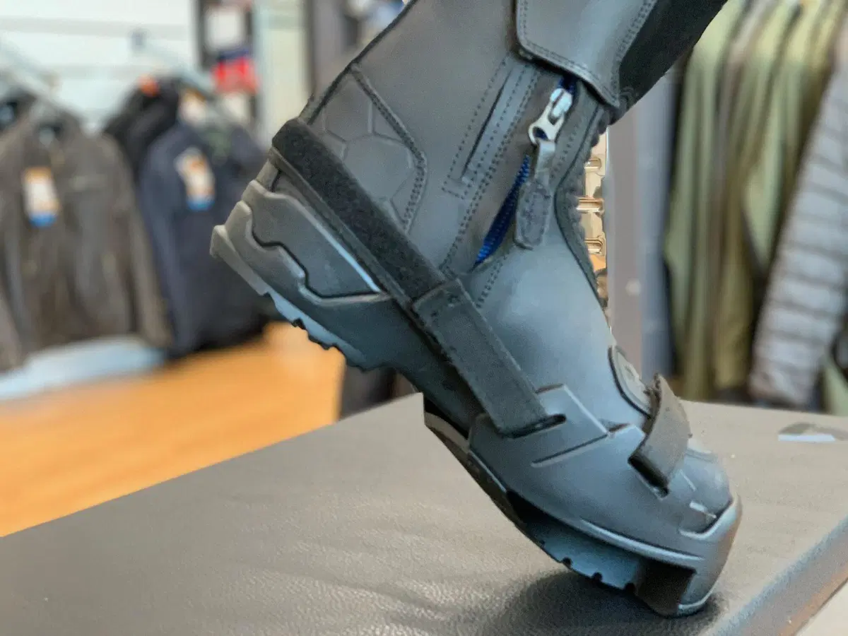 UpBikers: fino a 4 centimetri di "aiuto" per appoggiare i piedi a terra
