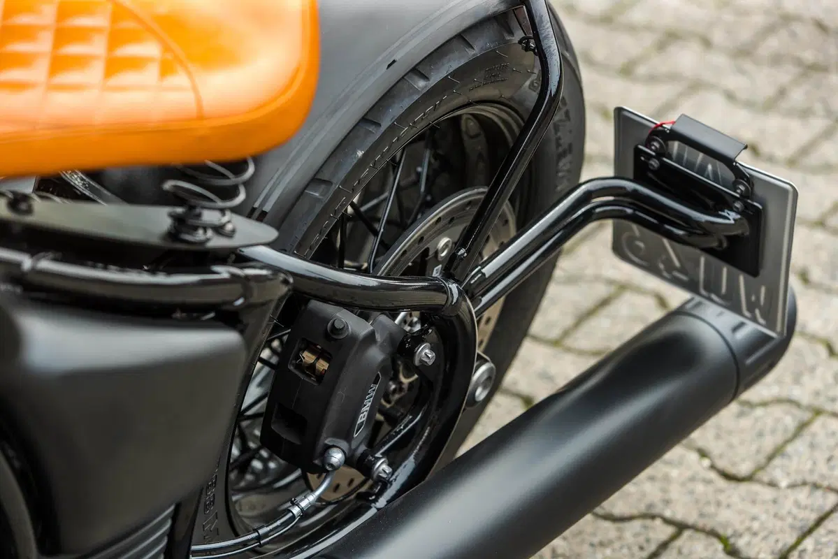 Rockbob: la BMW R 18 diventa Bobber con le parti speciali Wunderlich (6)
