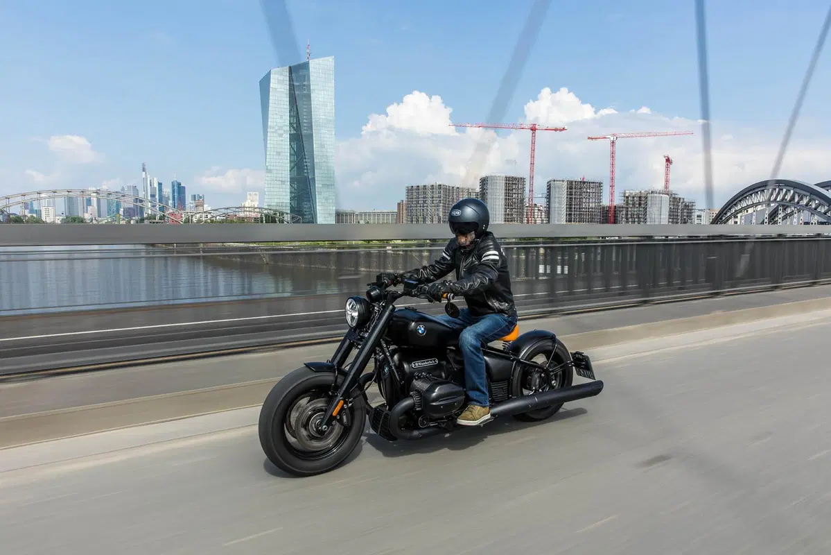 Rockbob: la BMW R 18 diventa Bobber con le parti speciali Wunderlich