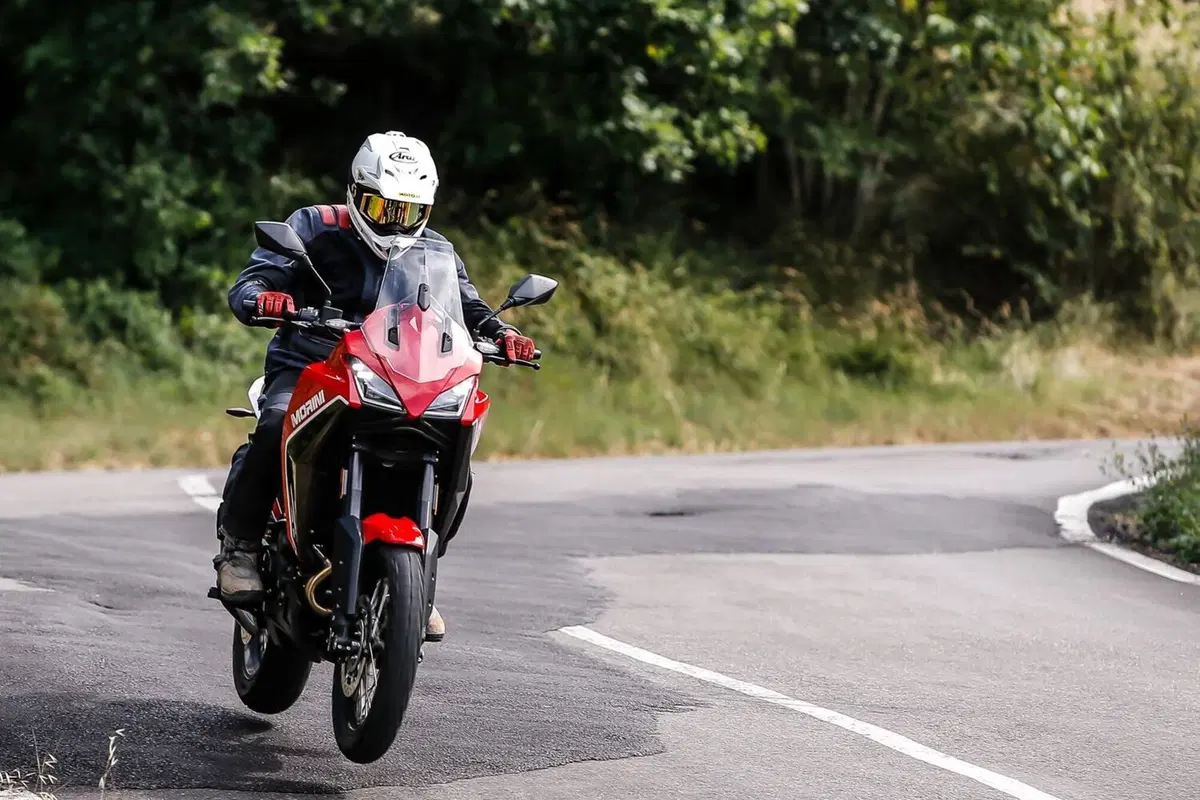 Test esclusivo! Abbiamo provato la Moto Morini X-CAPE 650. Ecco i pro e i contro (4)