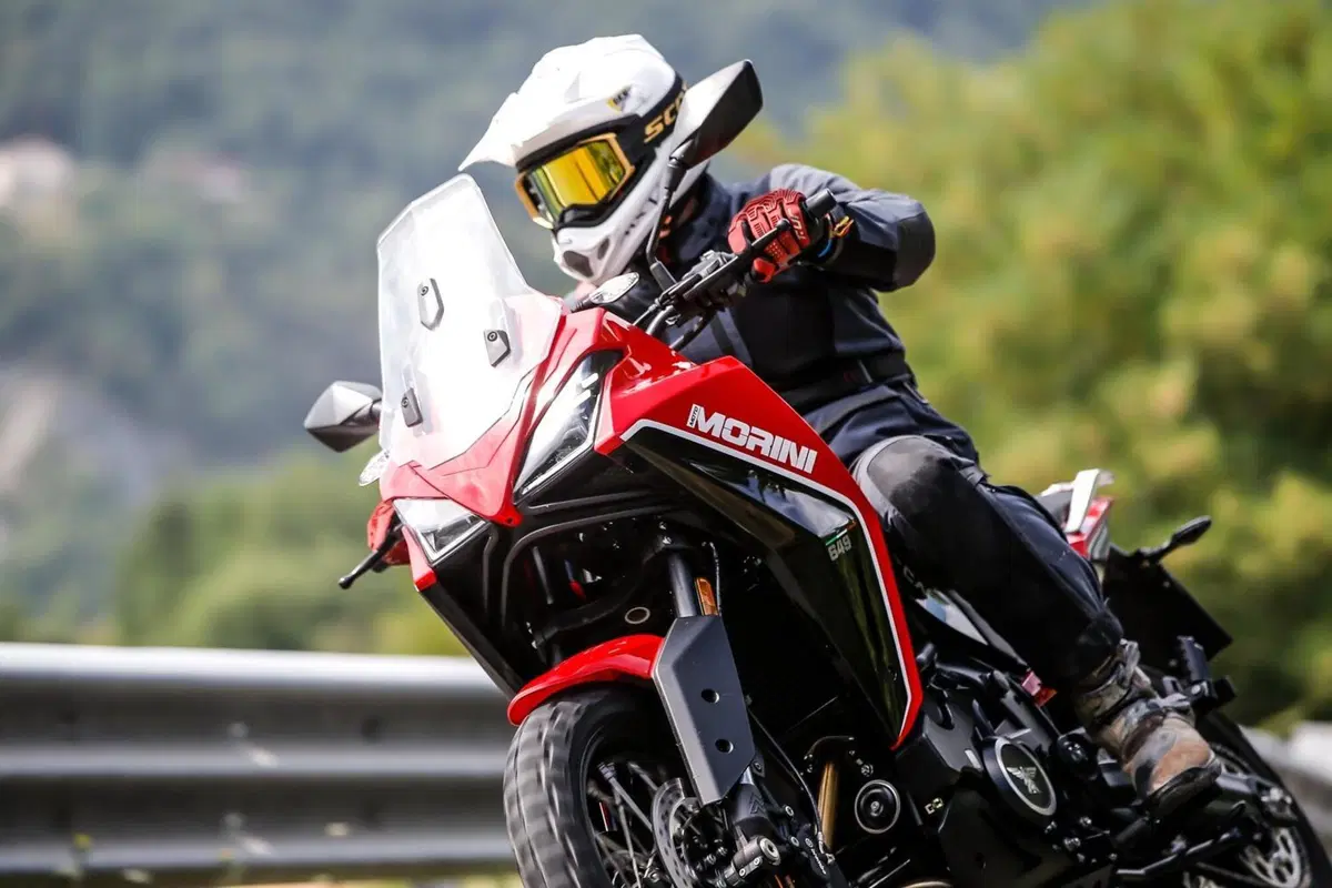 Test esclusivo! Abbiamo provato la Moto Morini X-CAPE 650. Ecco i pro e i contro (5)