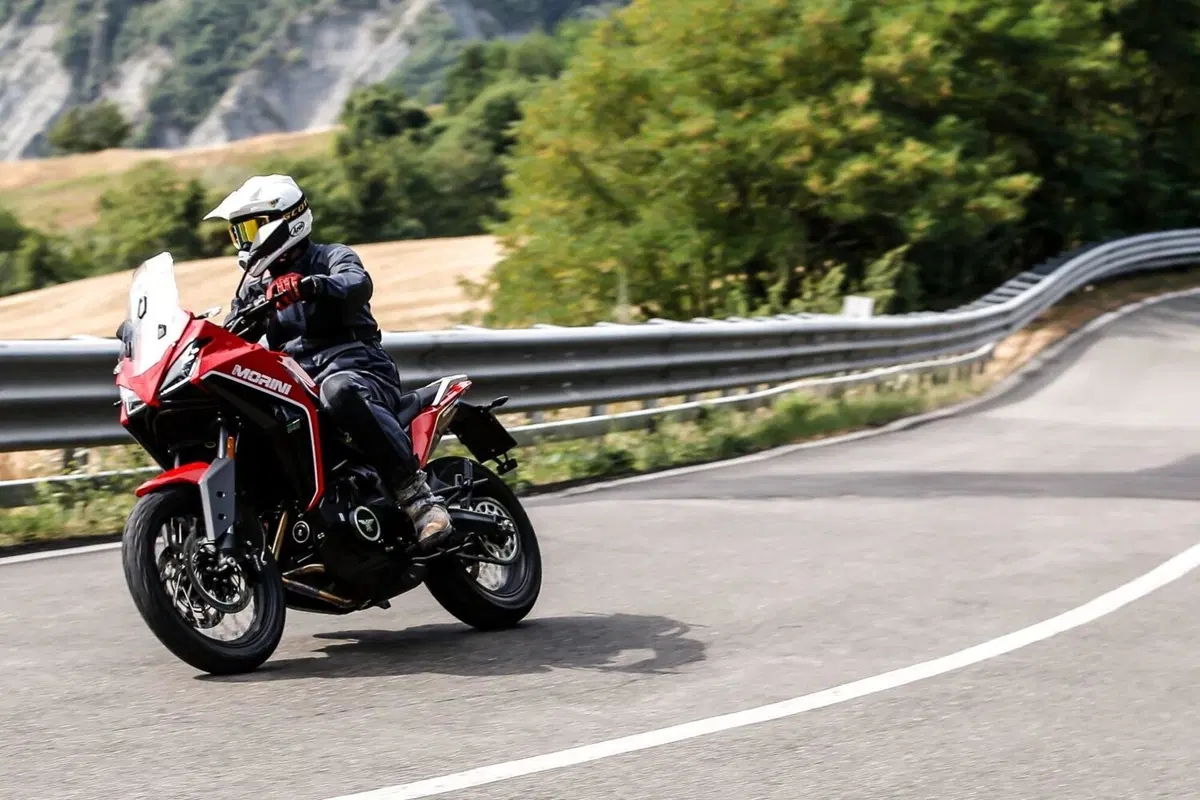 Test esclusivo! Abbiamo provato la Moto Morini X-CAPE 650. Ecco i pro e i contro (6)