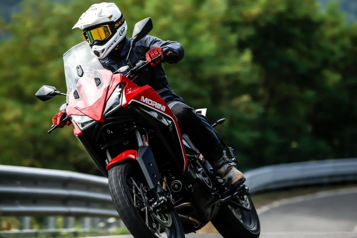 Test esclusivo! Abbiamo provato la Moto Morini X-CAPE 650. Ecco i pro e i contro (2)