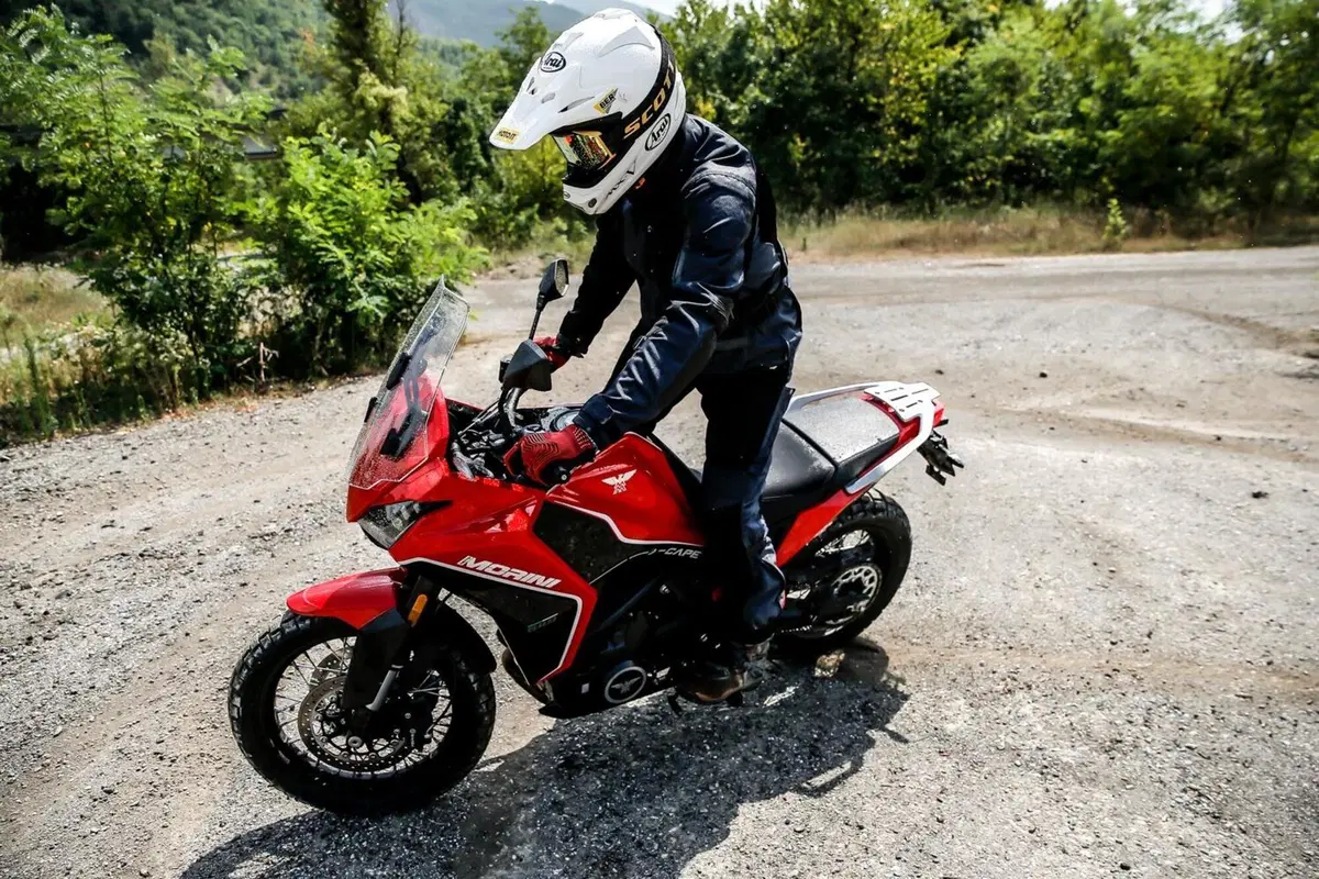 Test esclusivo! Abbiamo provato la Moto Morini X-CAPE 650. Ecco i pro e i contro (7)