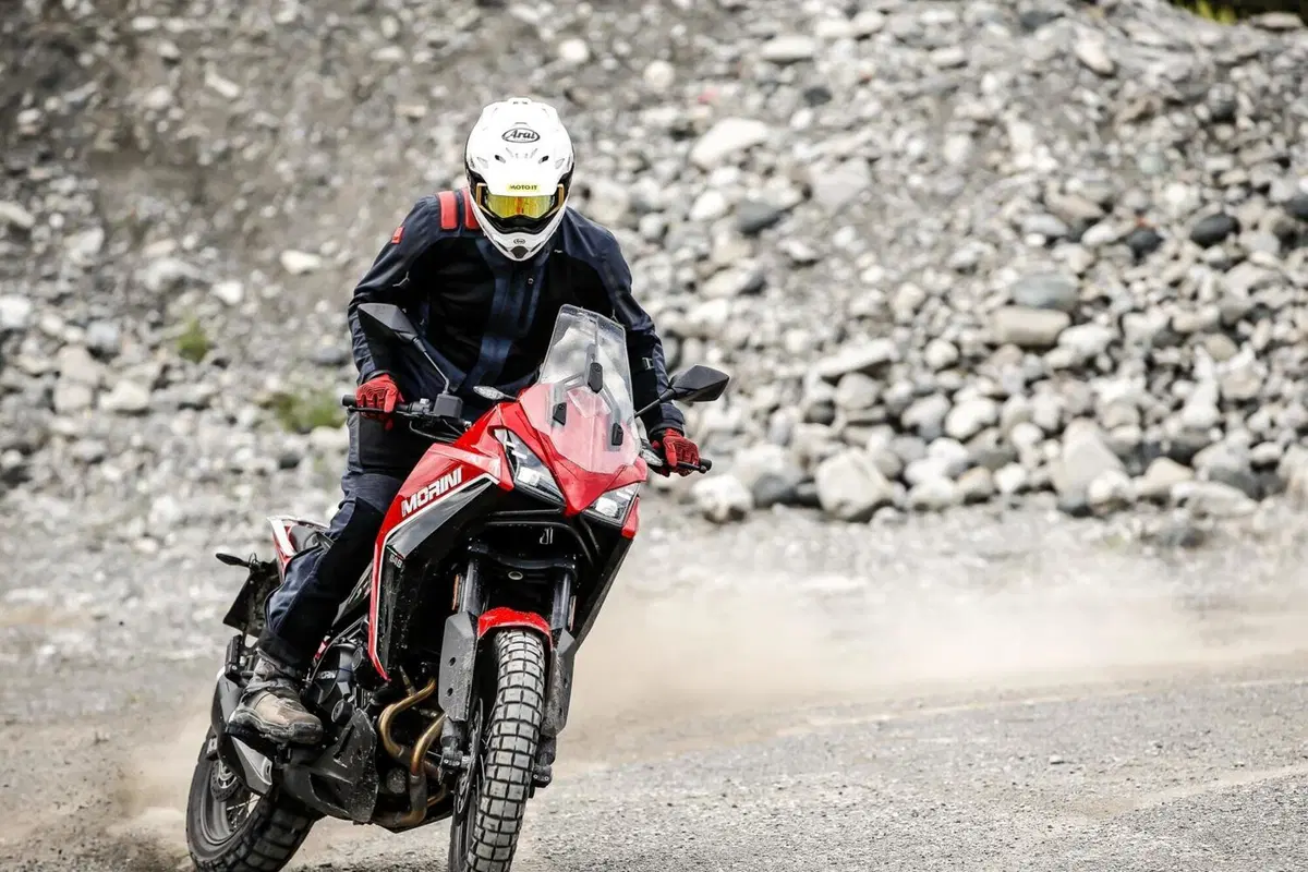 Test esclusivo! Abbiamo provato la Moto Morini X-CAPE 650. Ecco i pro e i contro (3)