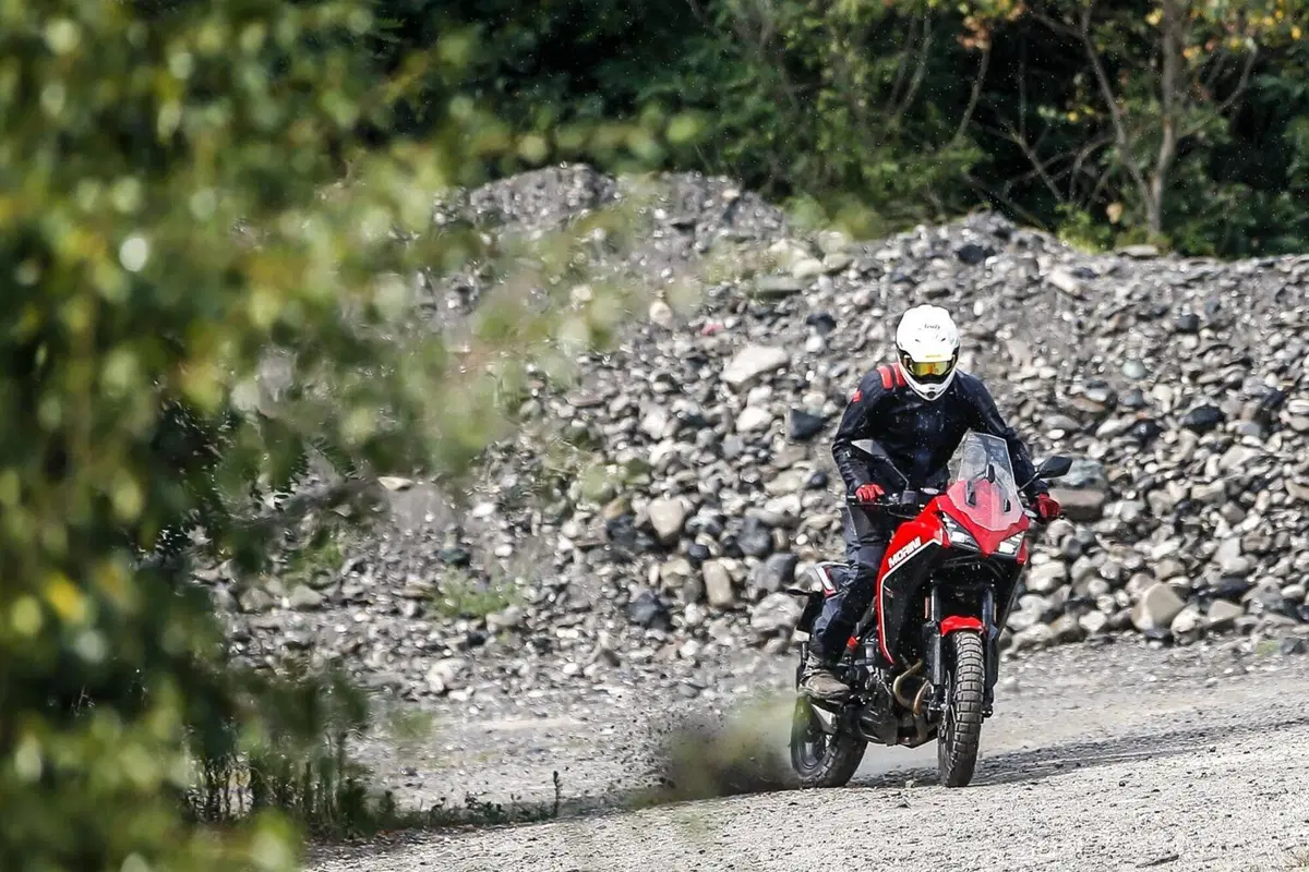 Test esclusivo! Abbiamo provato la Moto Morini X-CAPE 650. Ecco i pro e i contro (10)