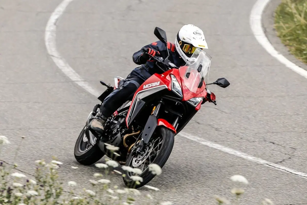 Test esclusivo! Abbiamo provato la Moto Morini X-CAPE 650. Ecco i pro e i contro (13)