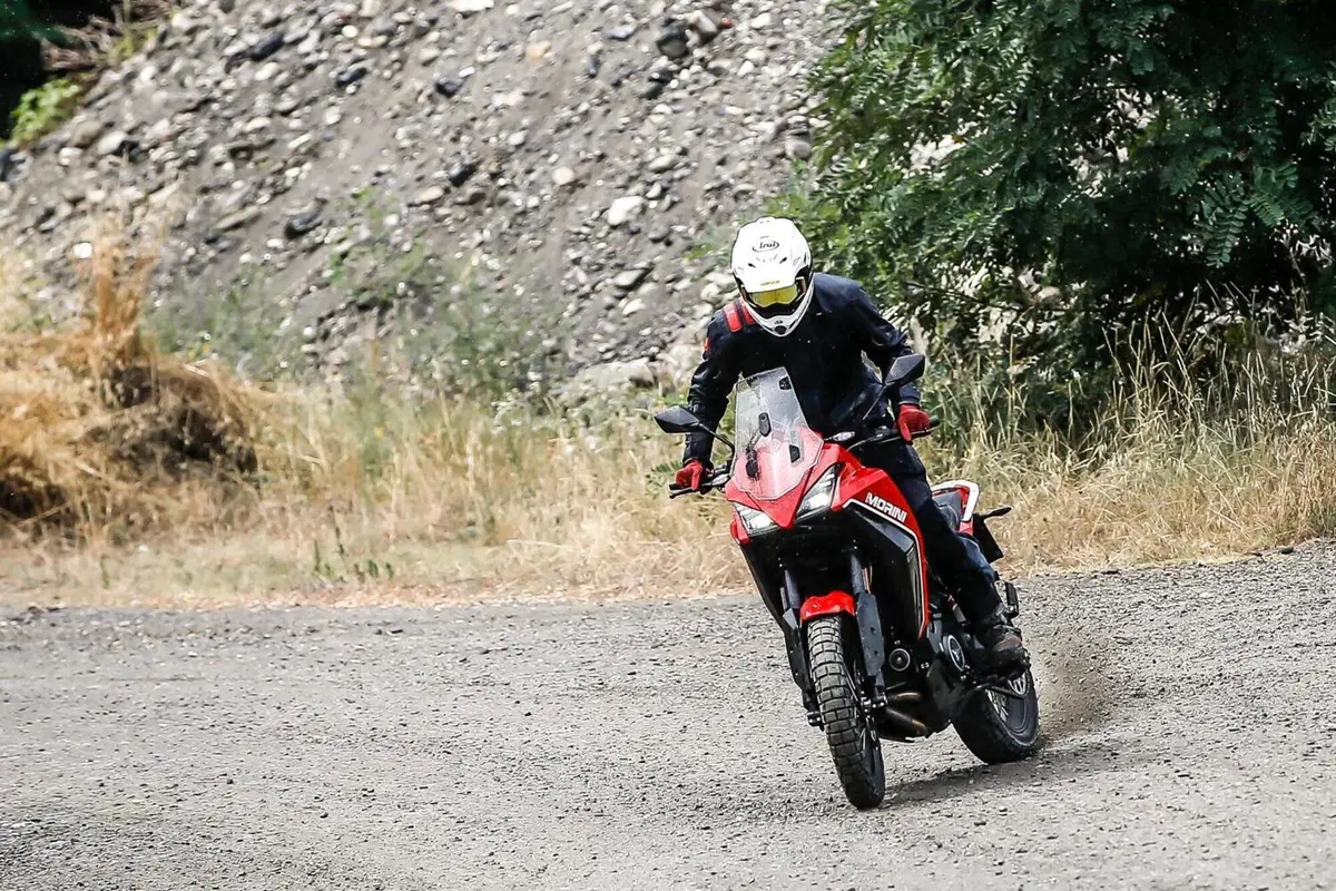 Test esclusivo! Abbiamo provato la Moto Morini X-CAPE 650. Ecco i pro e i contro (11)