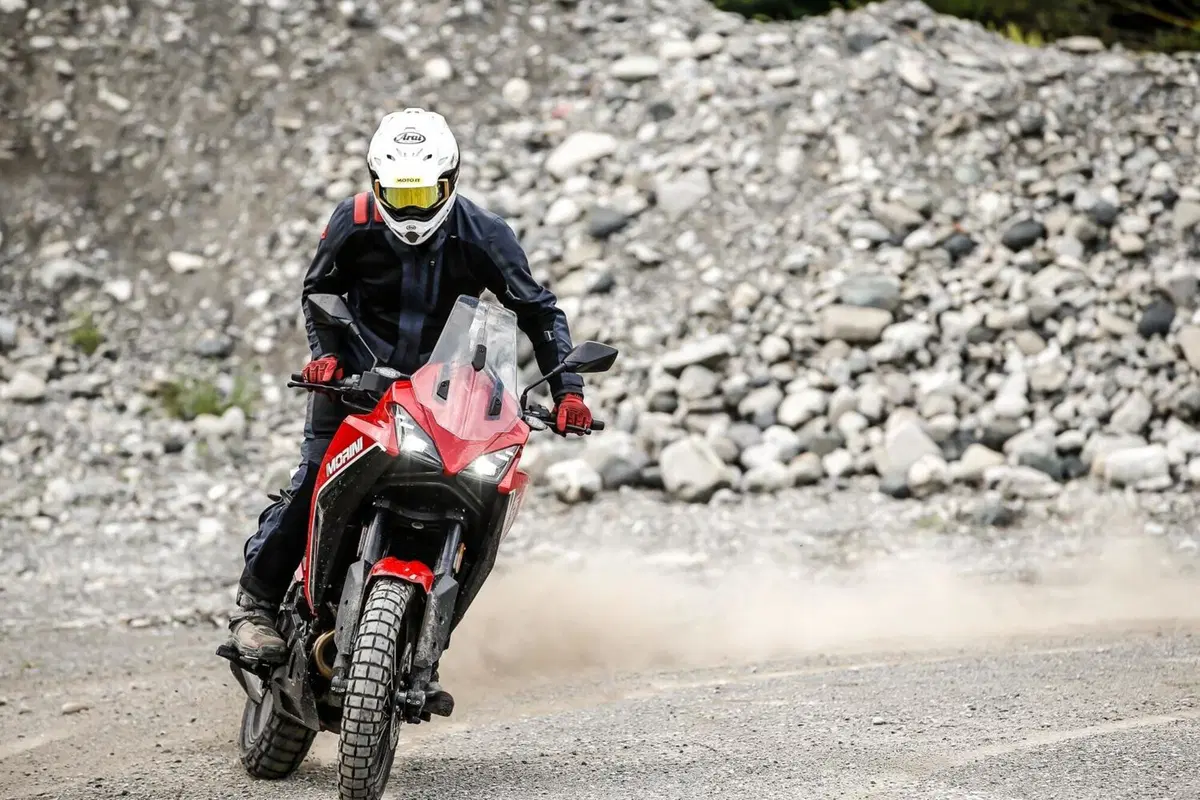 Test esclusivo! Abbiamo provato la Moto Morini X-CAPE 650. Ecco i pro e i contro (15)