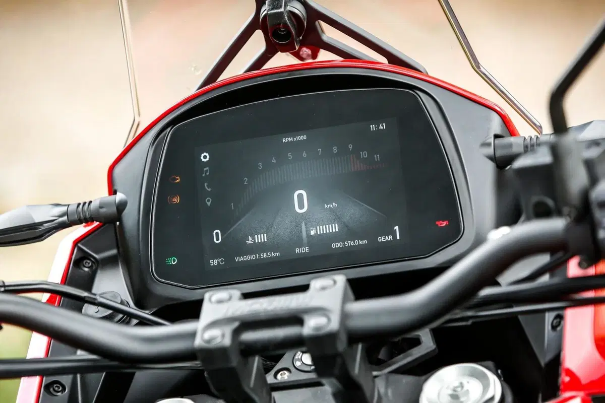 Test esclusivo! Abbiamo provato la Moto Morini X-CAPE 650. Ecco i pro e i contro (12)