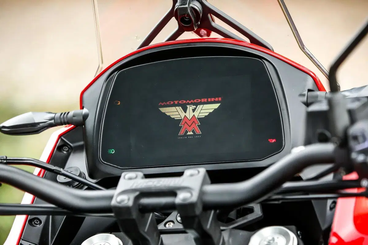 Test esclusivo! Abbiamo provato la Moto Morini X-CAPE 650. Ecco i pro e i contro (13)