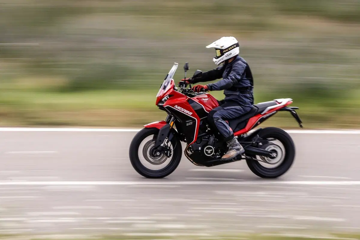 Test esclusivo! Abbiamo provato la Moto Morini X-CAPE 650. Ecco i pro e i contro (2)
